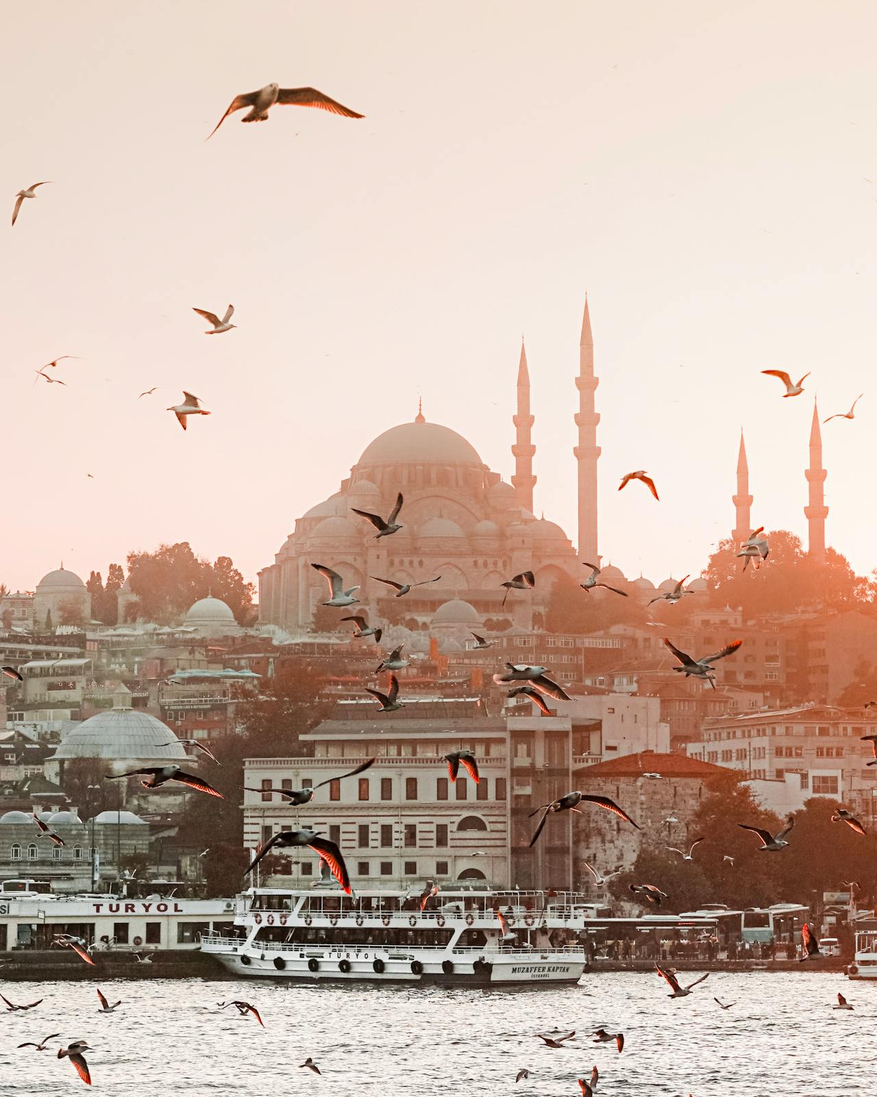 Navigating Istanbul with an eSIM: A Digital Nomad’s Guide to Turkey’s Hidden Treasures