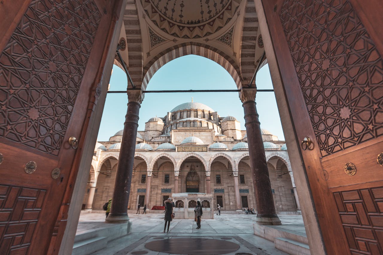 How to Choose the Right eSIM Plan for Your Istanbul Trip: A Guide for Every Type of Traveler